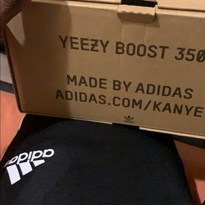Yeezy boost 350 v2 black/red size 10.5
